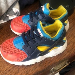 Spider man Nike Huaraches 🕷 ❤️💙